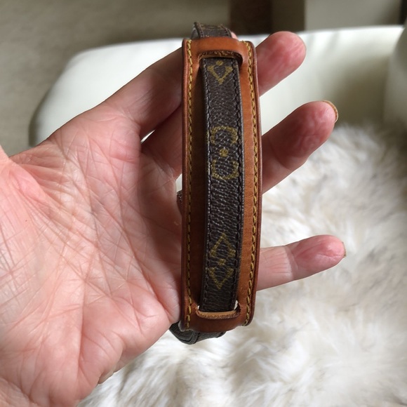 Louis Vuitton Marley Bandouliere Pouchette Crossbody Bag! - Picture 15 of 16